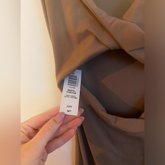 NEW ARITZIA CONTOUR DRESS - Picture 4 of 7